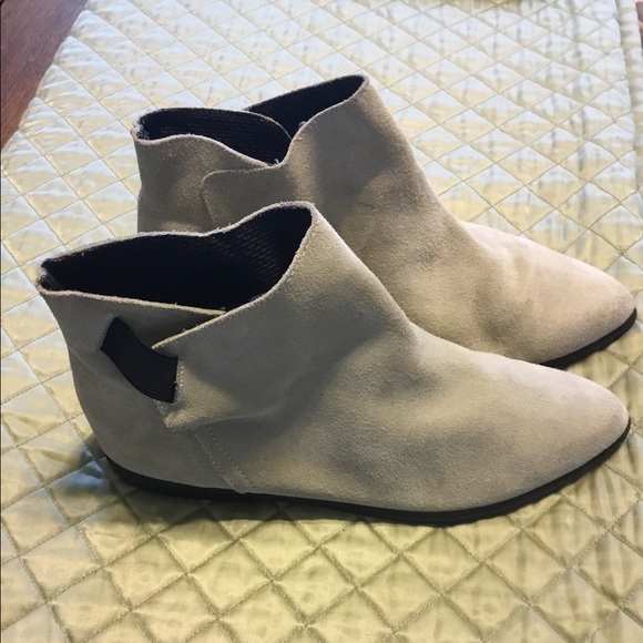 Suede ankle boots made in Spain size 8, light tan - Picture 3 of 7